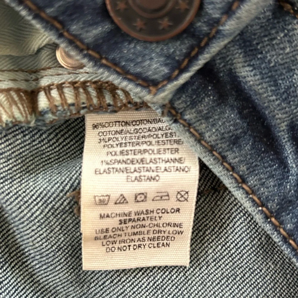 Free People | Women’s medium blue denim mild flare cropped jeans zip close Sz 27